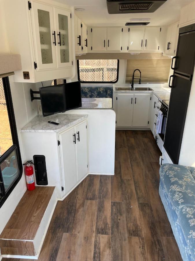RV2 Stunning RV Private Netflix FreeParking Hotell Moreno Valley Eksteriør bilde