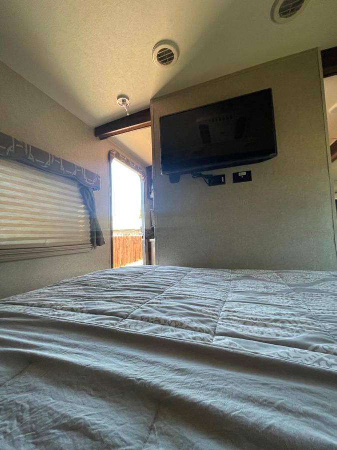 RV2 Stunning RV Private Netflix FreeParking Hotell Moreno Valley Eksteriør bilde