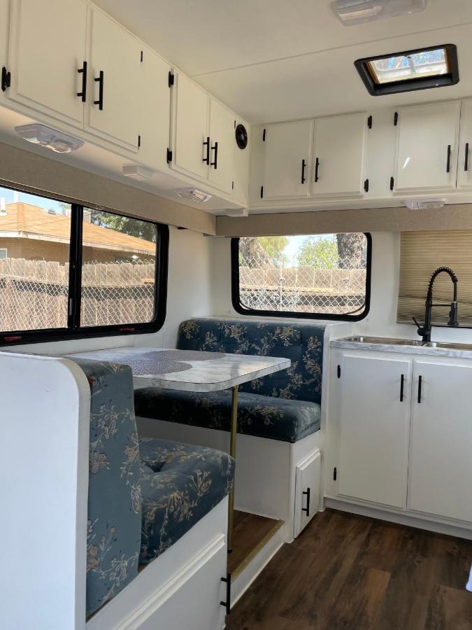 RV2 Stunning RV Private Netflix FreeParking Hotell Moreno Valley Eksteriør bilde